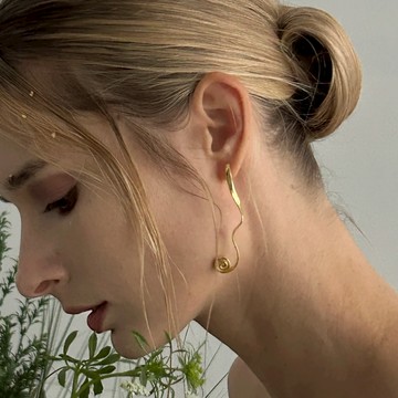 Reflection 藤蔓之舞曲線耳針 金色