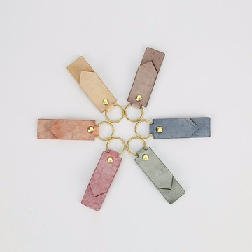 【切線派】买一赠一 皮革鑰匙扣纯手工懒人便携式手机支架吊飾