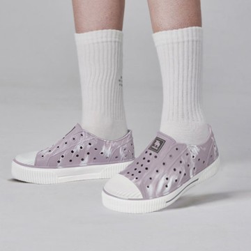 【北歐極光系列】moz瑞典駝鹿雙色洞洞餅乾水鞋(奶蓋芋圓)-附鞋扣