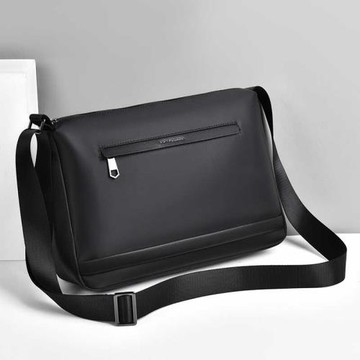 2024新品男士輕奢單肩包 純色休閑大容量平板橫款斜挎背包男潮流