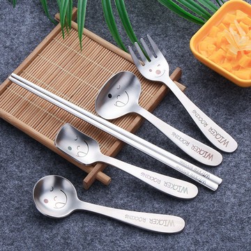 現貨〔不鏽鋼餐具B2A】304不鏽鋼 笑臉兒童餐具 ♥ 加厚斜柄砂光鐳射 勺子叉子筷子 湯匙 兒童餐具 安全耐用 熱賣