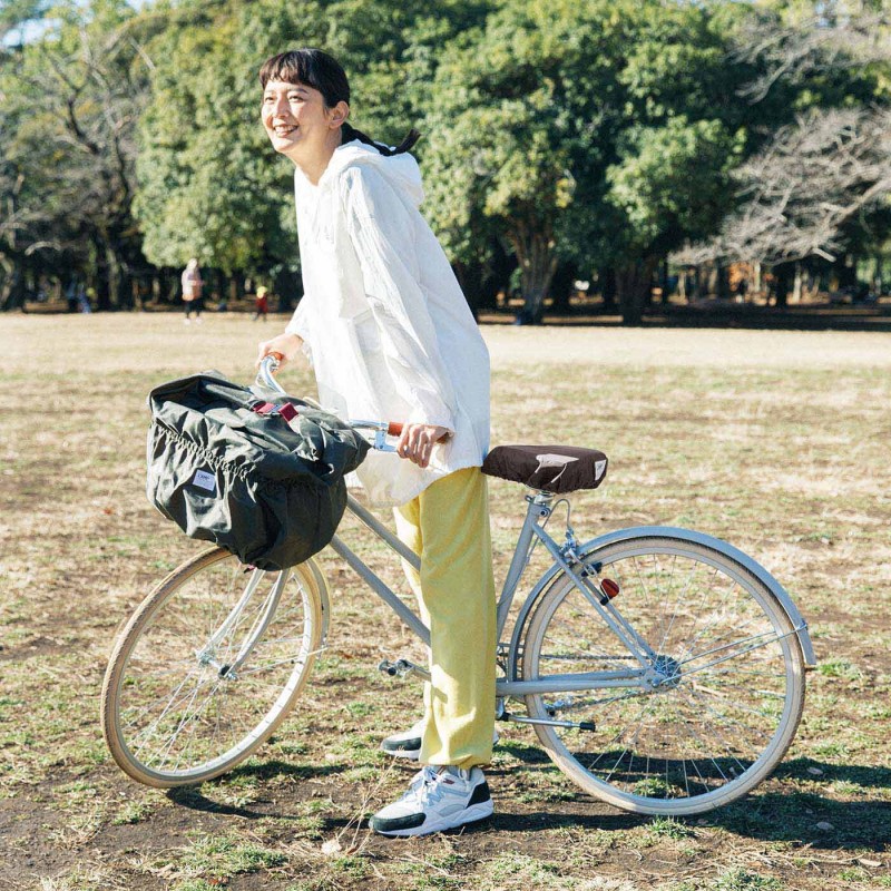 がばっと包んで人目やちょっとした雨から荷物を守る 取り付け簡単な