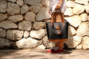 優雅貴族風琴木底皮革包 - 黑色