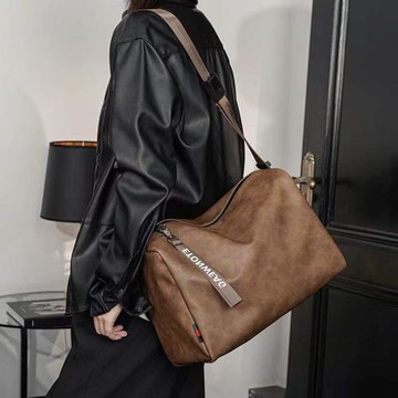 潮牌新款真皮單肩包男士韓版休閑挎包大容量時尚健身包男包斜挎包