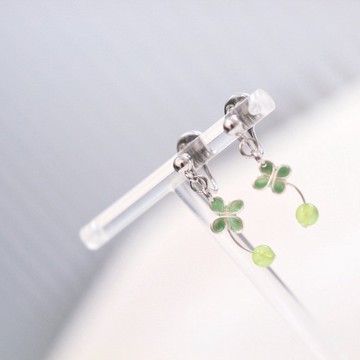 微葉晨光 | Dewy Clover