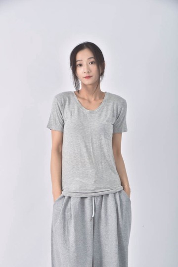 (S) w liang灰色短袖上衣