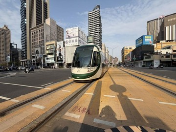 農十六輕軌宅✅原鑄✅高樓3房車位｜高雄市鼓山區大順一路