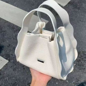 女包 輕奢小眾手提包 水桶包 單肩包 斜挎包 流行女包春季流行小衆手提水桶包包女2026高級感百搭小方包單肩斜挎包