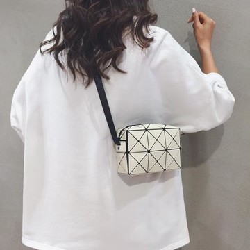 日本丘比特菱格手機包女迷你小包包2025新款小眾設計幾何斜挎包潮