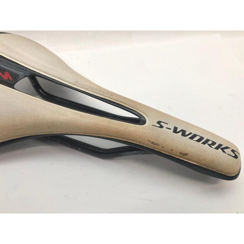 エスワークス S-WORKS トゥーぺ TOUPE サドル カーボンレール 143mm ホワイト | LINEブランドカタログ