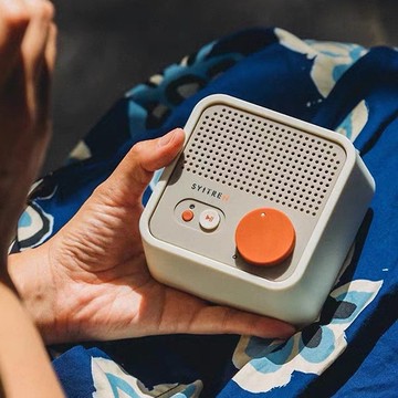 設計款 便攜式 藍芽喇叭 三色可選 (白/銀/黃)