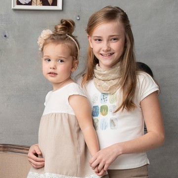 PIPPY水彩花草印花上衣 米白