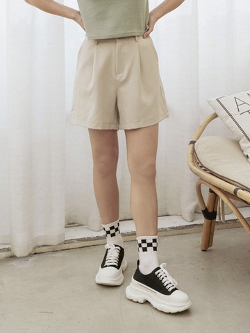 百搭前打摺後鬆緊腰短褲