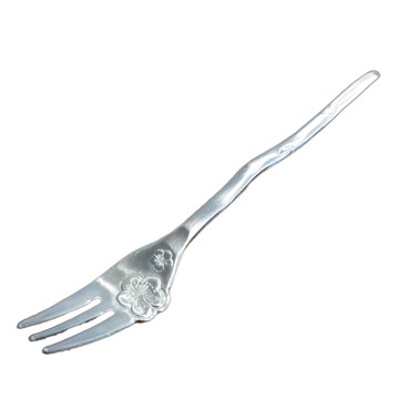 佐和陶瓷 手造小叉-日本製 不鏽鋼材質 長13cm 寬2cm  梅紋 銀色  1個