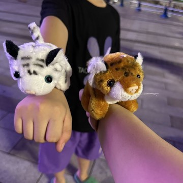 ‹玩偶拍拍圈› 仿真小老虎公仔毛絨玩具 手環 啪啪圈 東北虎玩偶白虎兒童生日禮物1081