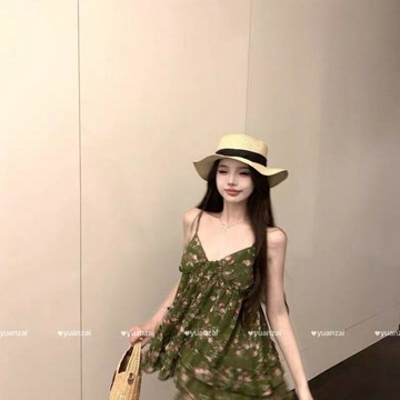 復古碎花v領吊帶背心女2026夏季寬鬆甜美風別緻絕美辣妹上衣外穿 上衣 時尚 吊帶 背心上衣 吊帶上衣 碎花吊帶