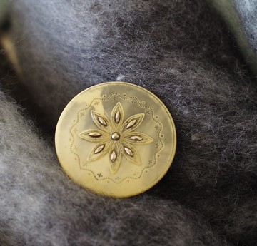 古董法國圓形雪花塑料金屬鈕扣 W719