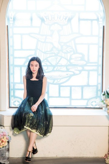 馬克的日常穿著 莫代爾上衣拼接刺繡網紗洋裝