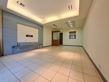 專任-瑞城國小旁38大坪數-店住合一臨路透天店面｜台中市大里區瑞城一街