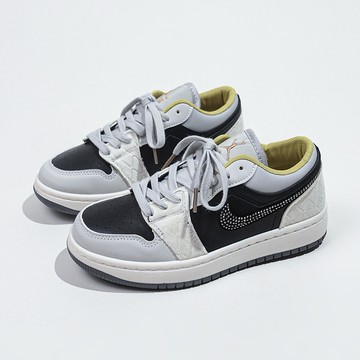 多尺碼情侶款休閒板鞋 35-44碼 復古經典黑白男女板鞋 中大童親子鞋 低幫緩震運動鞋 防滑耐磨時尚休閒百搭休閒運動的鞋