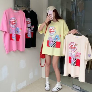 La Belleza美式彩色小熊英文字印花舒適太空棉落肩長版寬鬆T恤