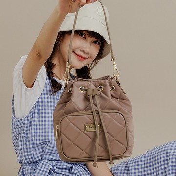菱格輕量防潑水真皮拼接尼龍包/手提/斜背/小水桶包/奶茶杏