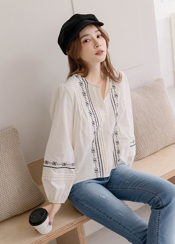 法式奶油刺繡上衣