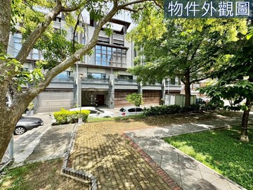 謙樂劉媽朝南景觀|中山醫13期旁電梯雙車別墅		｜台中市南區德吉街