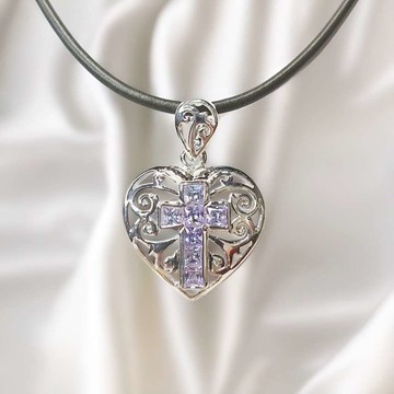 【摩達客】十字架簍空愛心皮繩項鍊