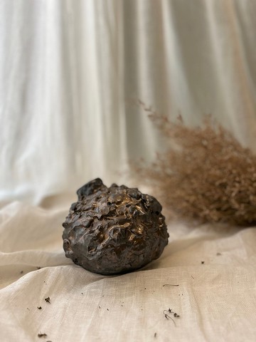 40057-Unique ceramic black glazed vase 獨特風格手工陶製花器