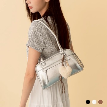 天藍小舖-gloss亮皮毛毛吊飾肩背保齡球包-共3色-$590【A15153103】