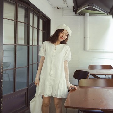 QUEENSHOP_ S 女裝 短袖 蕾絲鏤空緹花綁帶荷葉短洋裝 兩色售 現+預 【01087018】