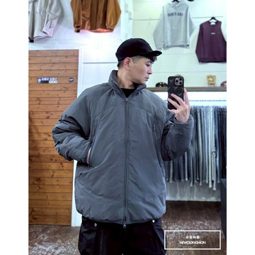 『老爺有喜』重磅大口袋可收式連帽輕羽絨外套-深灰(NOF24116406)