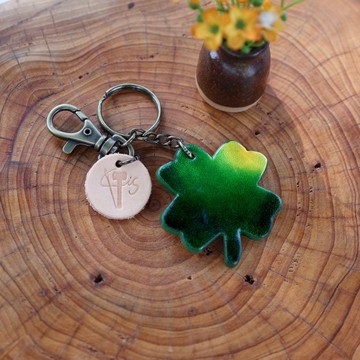 【客製化禮物】 夢幻幸運草-皮革吊飾 免費刻字 生日 畢業 聖誕節