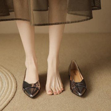 2025秋新款歐洲站真皮異型跟槍色單鞋女時髦洋氣尖頭一腳蹬工作鞋