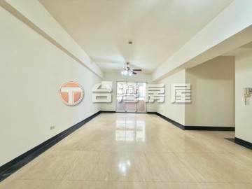 水湳經貿輕屋齡四房平車｜台中市西屯區皇城街