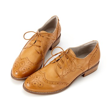 零碼全真皮翼紋雕花橢圓頭低跟德比鞋 駝色