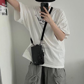 男復古風軟皮豎款手機包簡約潮流ins小包斜挎包日系休閑單肩包包