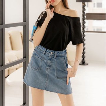 OB嚴選-棉質口袋不對稱鬚邊牛仔短裙《CA2727-》