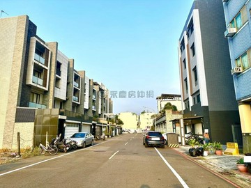 橋科✨康橋學校✨高科大✨臨路正五樓透天店面｜高雄市楠梓區芎蕉三街