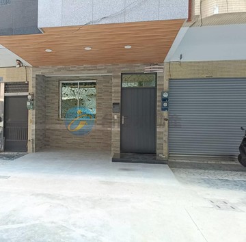 文山特區/正三樓翻新車庫透天｜高雄市鳳山區文中街