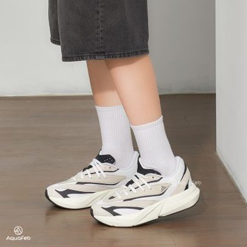 Adidas Lightblaze 女鞋 灰黑白色 運動 跑鞋 彈力 緩震 反光 休閒 慢跑鞋 JH6962