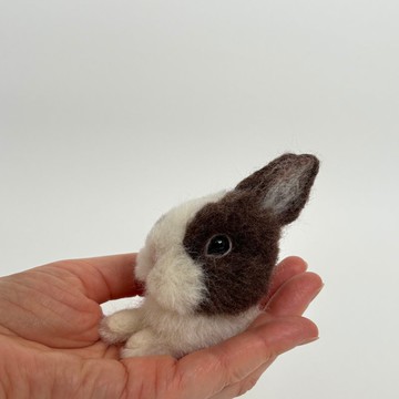 兔子側臉胸針 荷蘭侏儒兔 巧克力色調 Soft Brown Dutch Bunny Brooch