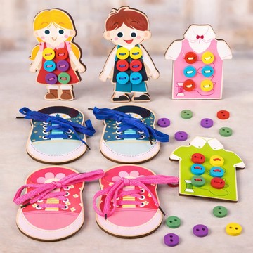 現貨〔幼童玩具E2J】衣服穿繩遊戲 縫扣子穿編玩具 ♥ 手眼協調 蒙特梭利 穿線板 串珠編織 鈕扣學習