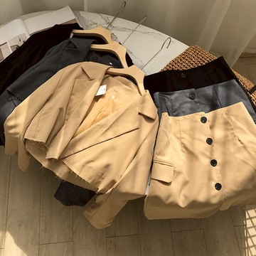 套裝女  秋款長袖短外套+排扣半身裙  J#41入