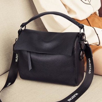 包包2026新款潮軟皮高級感手提波士頓枕頭包女真皮單肩寬帶斜挎包