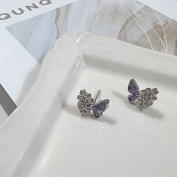 G&G不對稱鑽蝶耳環(針式)