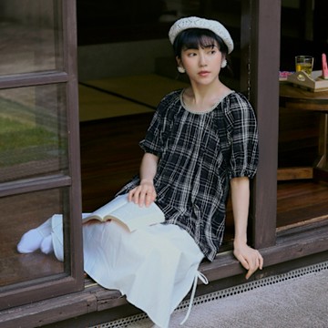 OB嚴選-日系純棉格紋蕾絲圓領美背綁帶拋袖上衣《AB20103-》