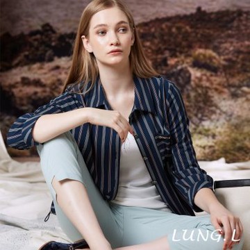 林佳樺LUNG.L 藍色配條直橫拼接九分袖女裝上衣 LT31A