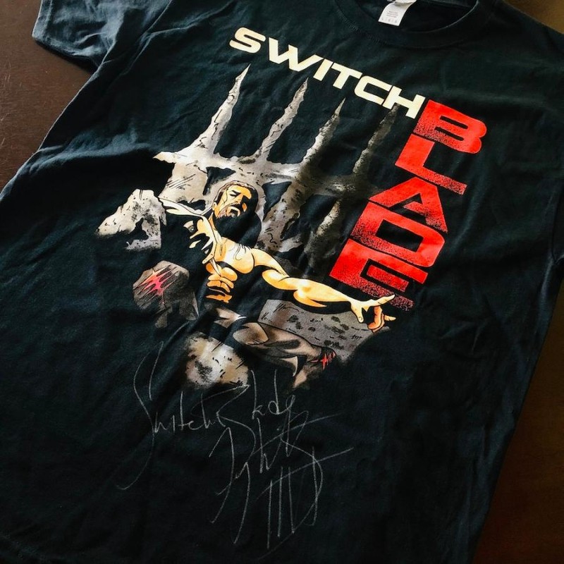 直筆サイン入り ジェイ・ホワイト Tシャツ》「JAY WHITE ジェイ